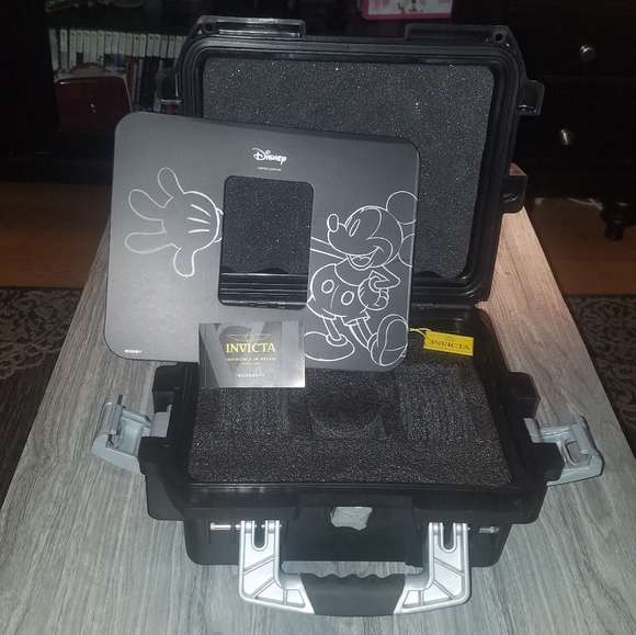 INVICTA DISNEY Three Slot Impact Resistant Case - Picture 6 of 6